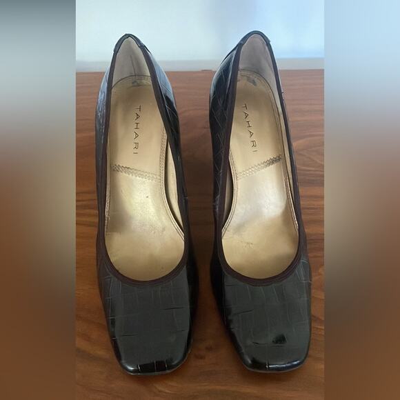 Tahari Enya women's high heels size 7.5. Brown snakeskin. - Picture 2 of 10